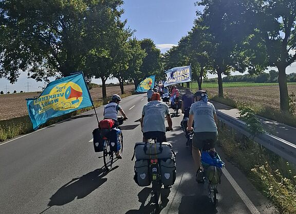 Radfahrende bei der Tour de Verkehrswende 2026